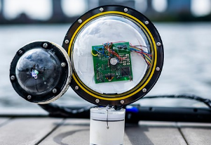 麻省理工学院的研究人员开发出一种无电池的无线水下相机
