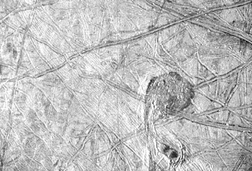 宇航局朱诺号航天器捕捉到木星卫星欧罗巴的特写高清晰图像