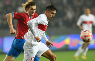土耳其国家队在友谊赛中以2比1战胜捷克队