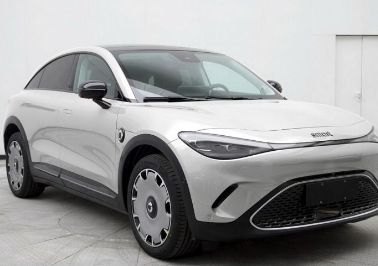 梅赛德斯奔驰​EQA大小的#3电动SUV在2023年发布之前泄露