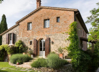 1700年代的别墅在意大利中世纪小镇托迪附近提供一处宁静的避难所