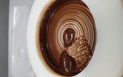 科学家们已经解码了吃一块巧克力时口腔中发生的物理过程