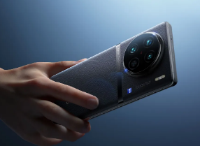 Vivo X90智能手机与三星Galaxy S23正面交锋