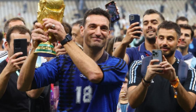 阿根廷世界杯冠军教练斯卡洛尼将留任至2026年