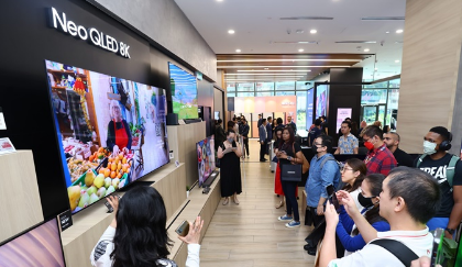 SenhengxSamsungPremium体验店展示了最新系列的NeoQLED电视和BESPOKE顶装冷冻冰箱