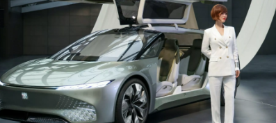 别克Proxima概念车是一款中国设计的带有鸥翼门的电动旗舰轿车