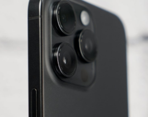 苹果iPhone16Pro可能配备5倍光学变焦的四棱镜长焦镜头